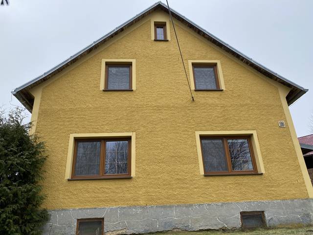 Severní štít domu směřující do vsi.